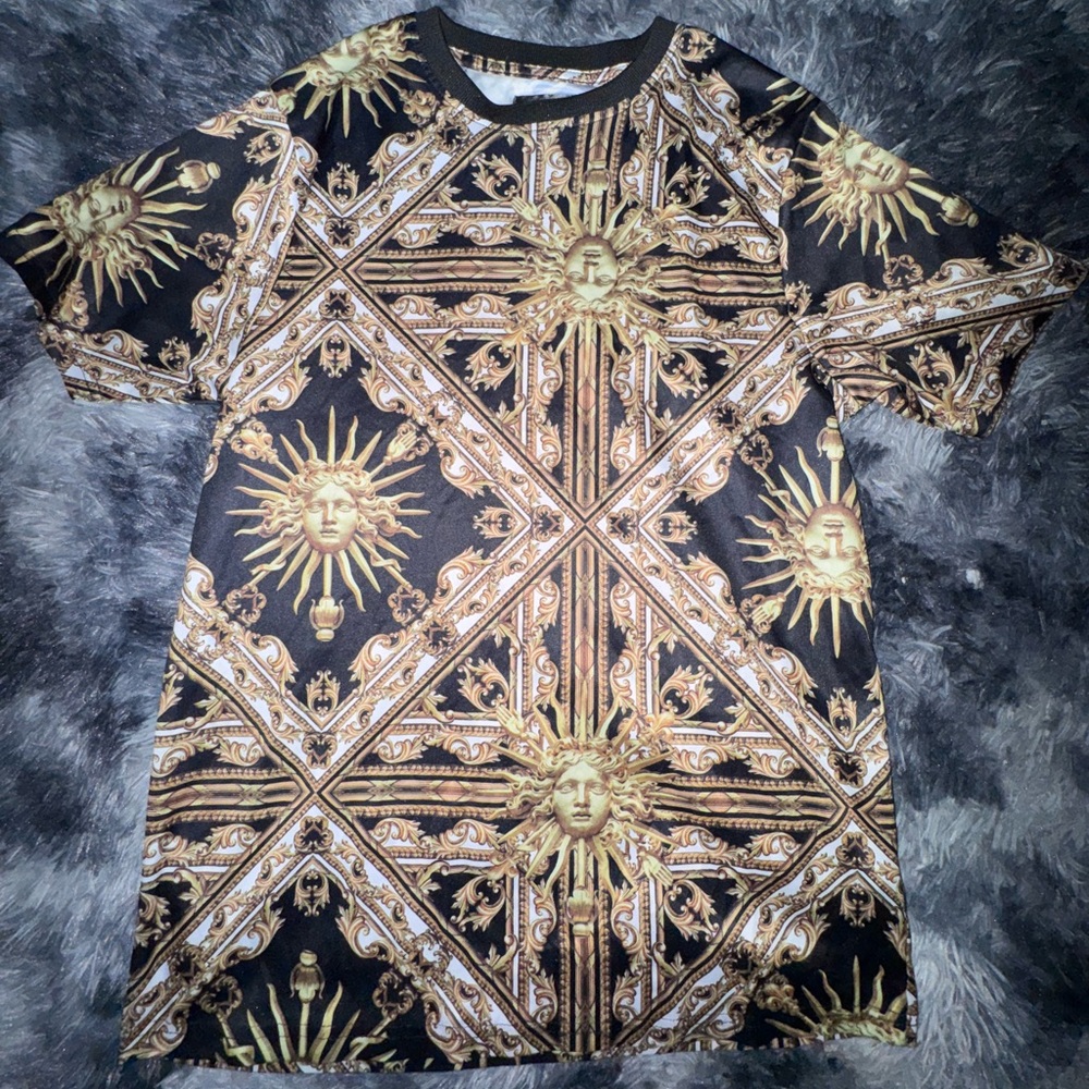 Men's Black and Gold Graphic T-Shirt